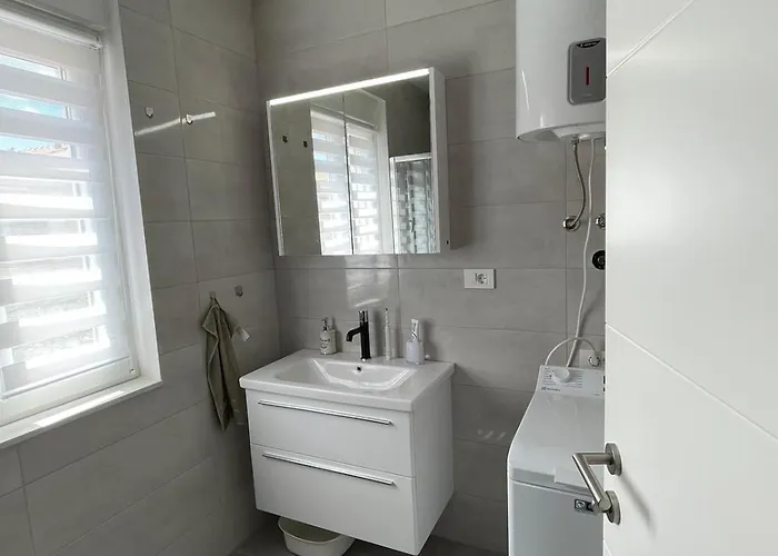 Mediterranean 公寓 *