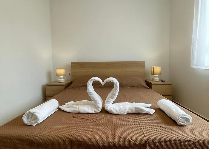 Mediterranean 公寓