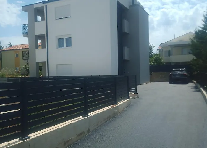 Mediterranean 公寓